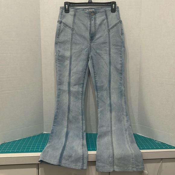 SO Denim - SO Goods For Life Women's Light Wash High Rise Flare Leg Denim Jeans Size 5/27W